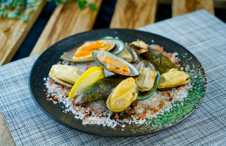 Half Shell New Zealand Green Mussels - 1kg bag